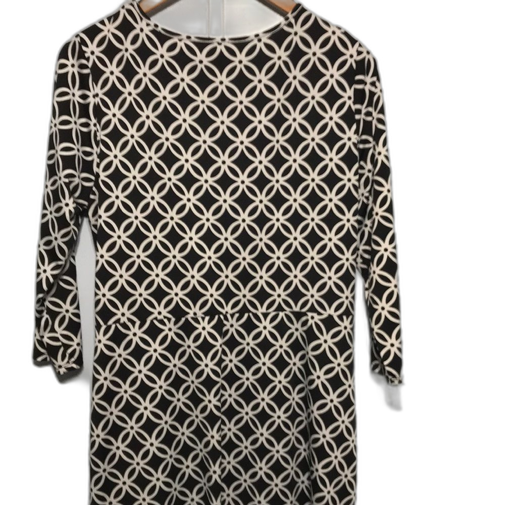 Chainlink Pattern Ruched Front 3/4 Sleeve Dress - Picture 5 of 6